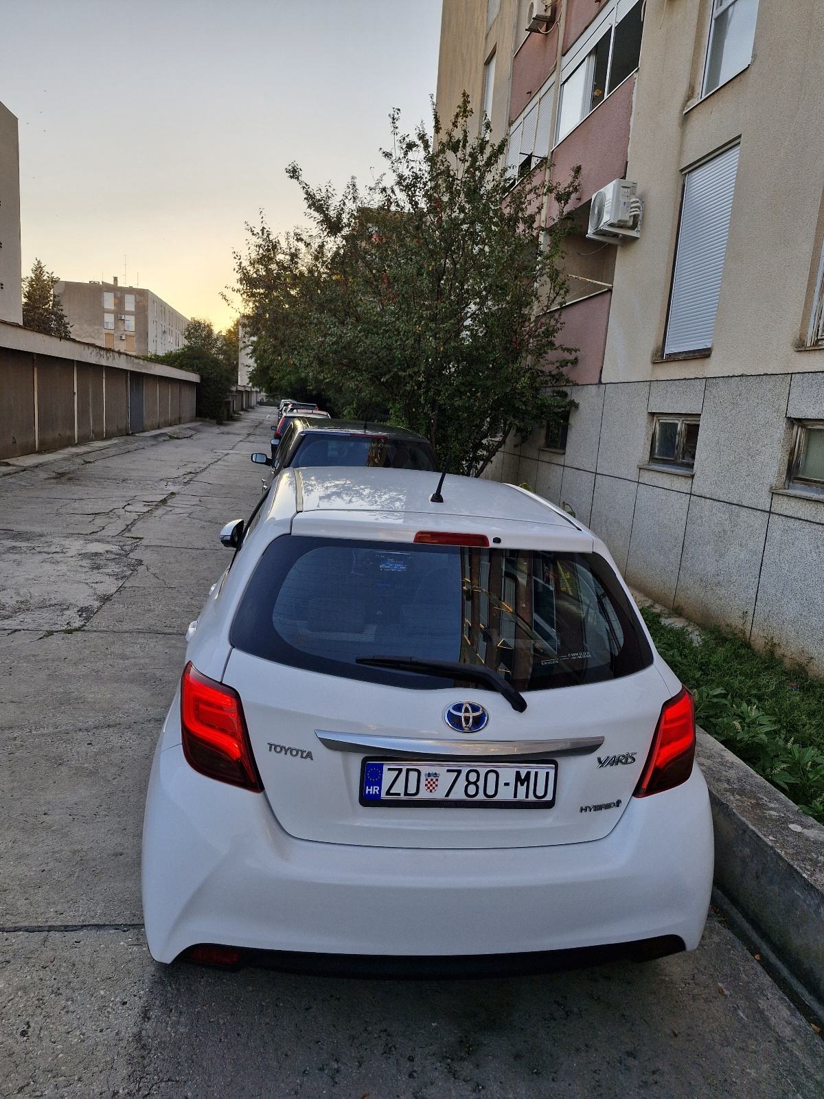 Toyota Yaris Hybrid 1,5 VVT-i HR auto,automatik, fotografija 3