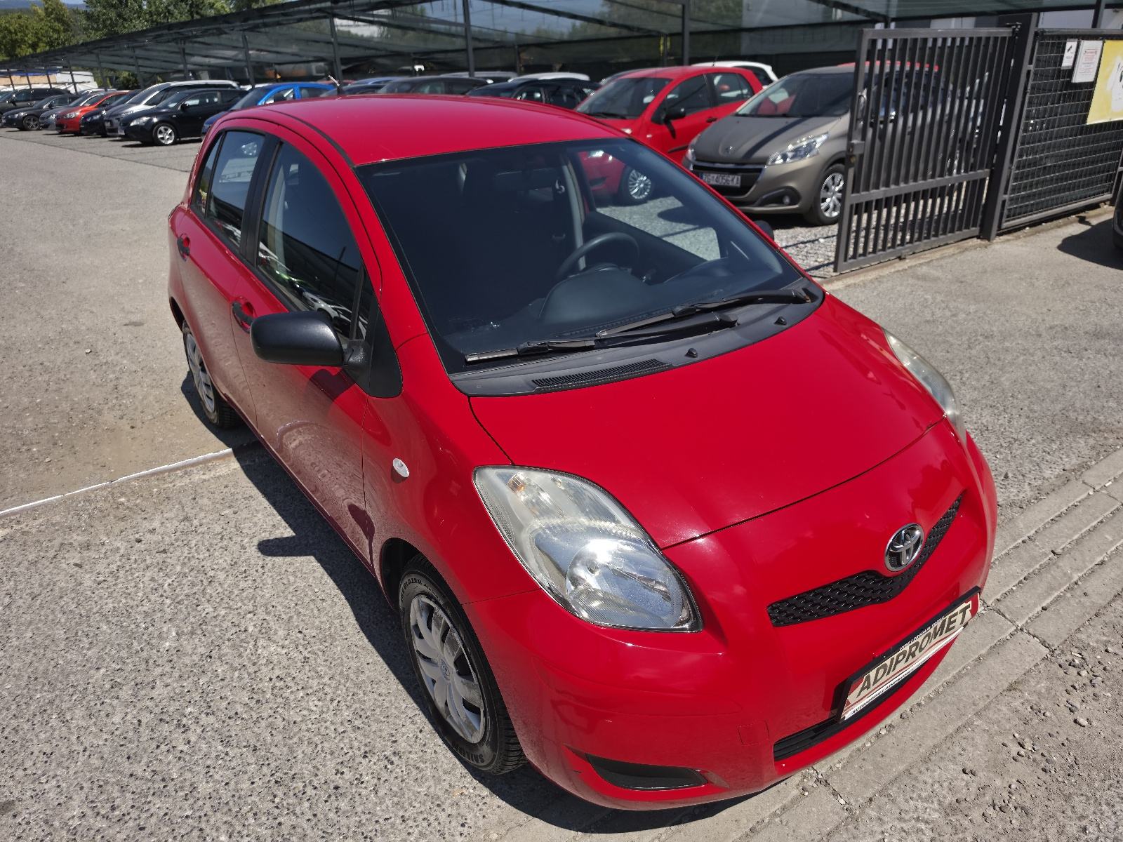 Toyota Yaris VVT-i // REG 1 GOD // TOP STANJE // 5 VRATA //, fotografija 2