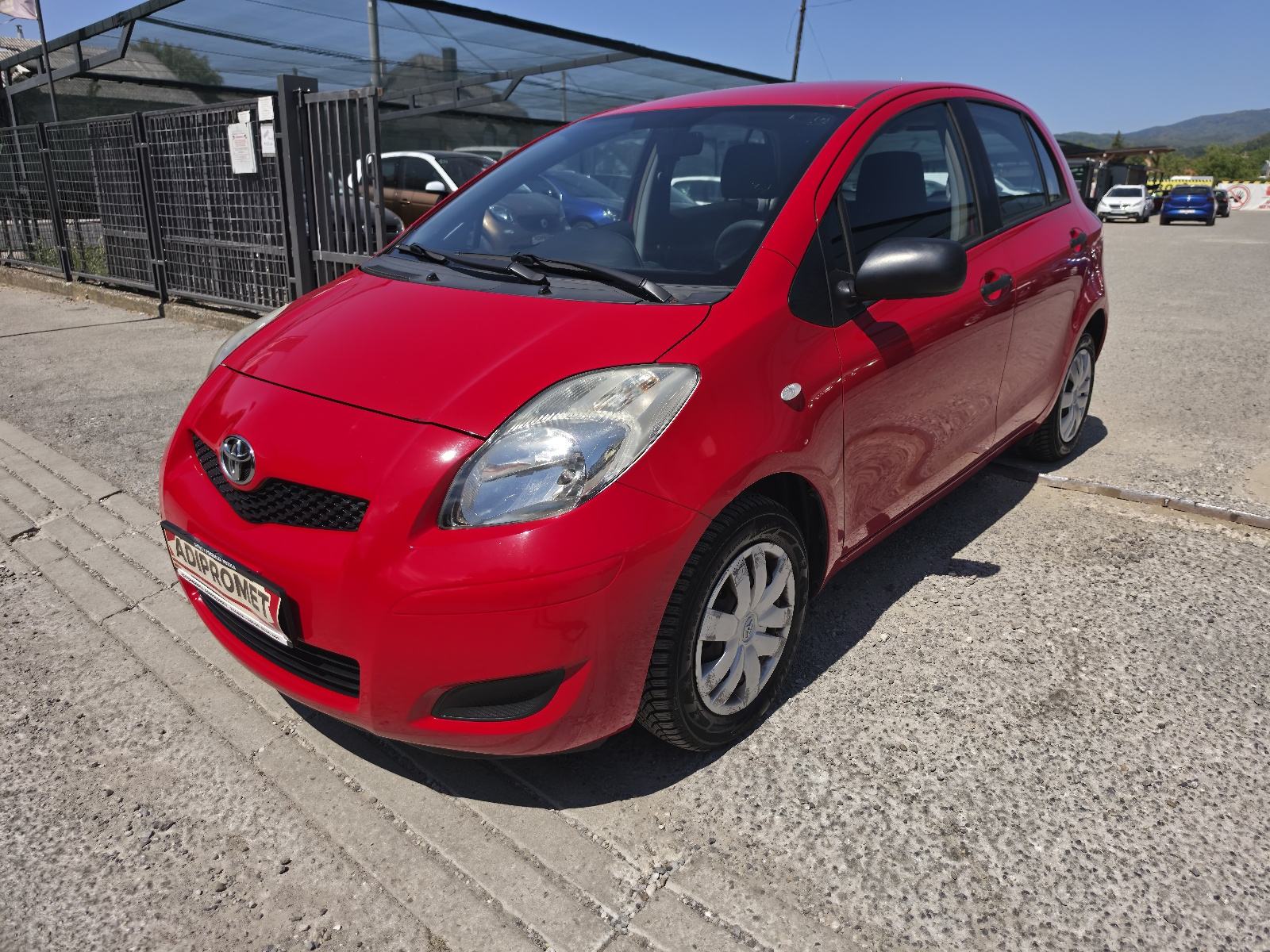 Toyota Yaris VVT-i // REG 1 GOD // TOP STANJE // 5 VRATA //, fotografija 4