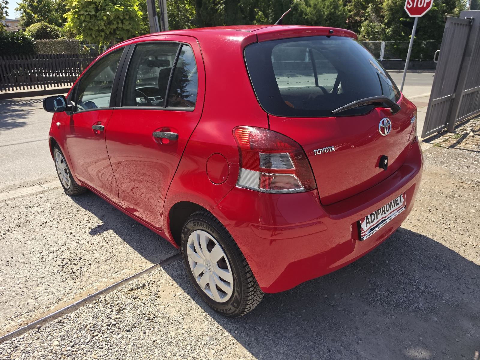 Toyota Yaris VVT-i // REG 1 GOD // TOP STANJE // 5 VRATA //, fotografija 7
