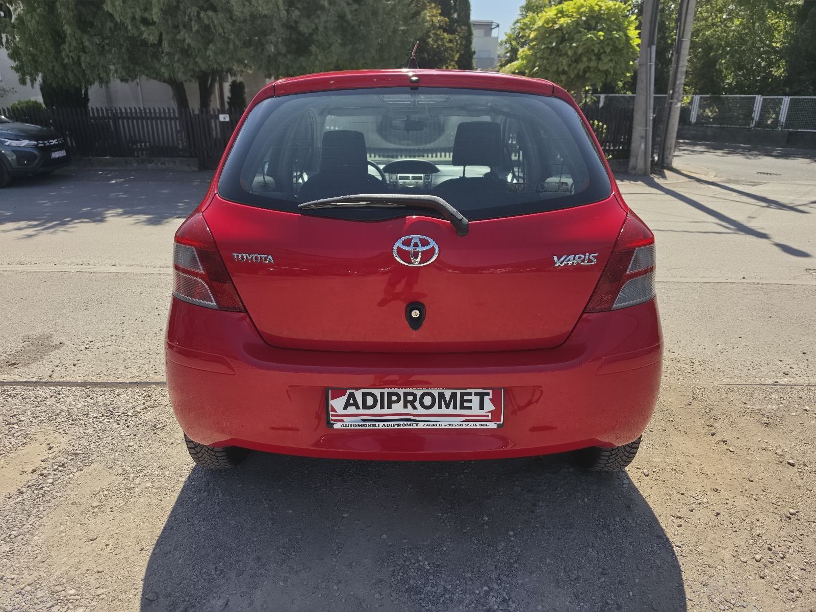 Toyota Yaris VVT-i // REG 1 GOD // TOP STANJE // 5 VRATA //, fotografija 8