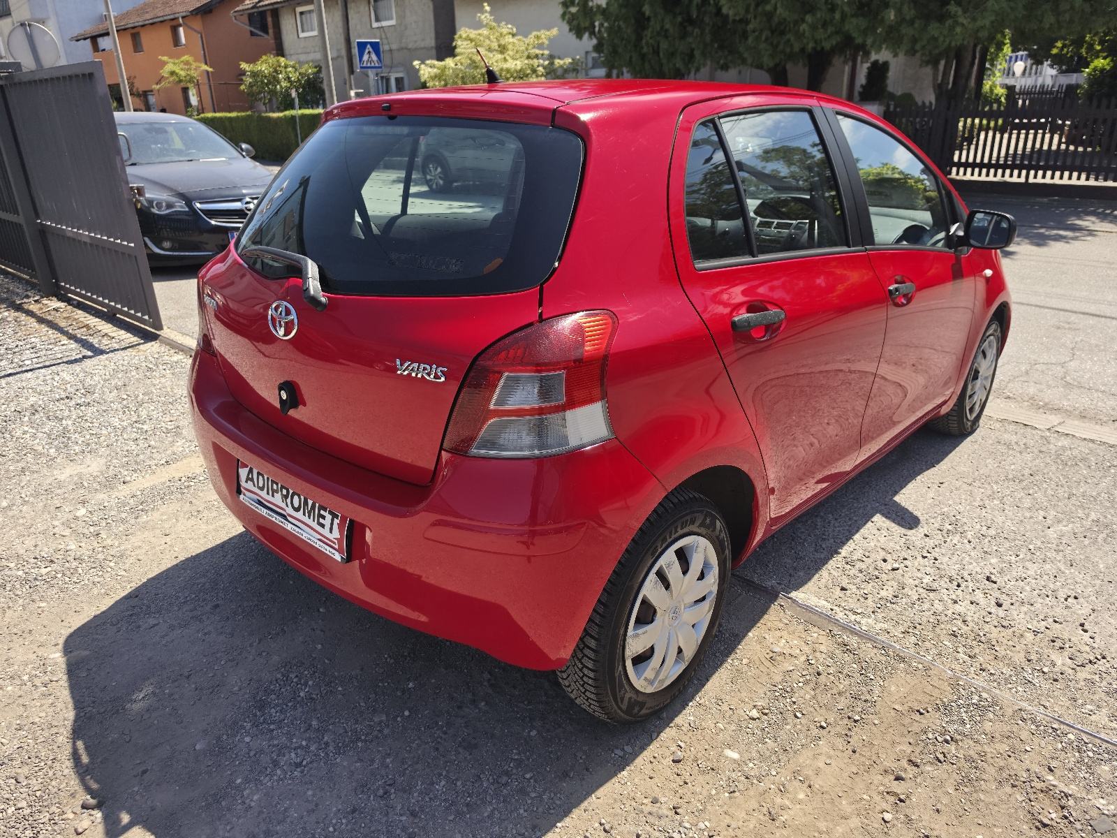 Toyota Yaris VVT-i // REG 1 GOD // TOP STANJE // 5 VRATA //, fotografija 9