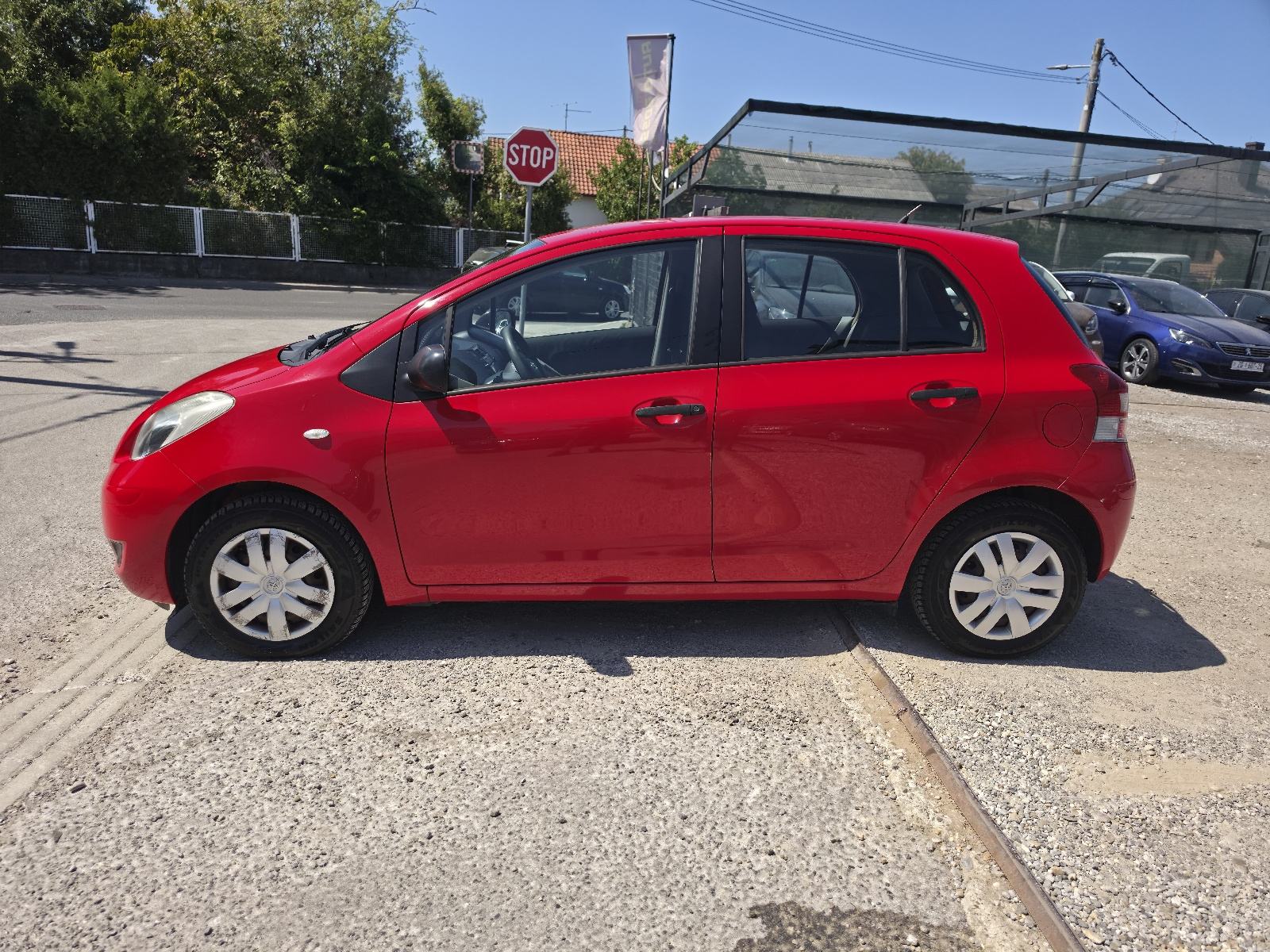Toyota Yaris VVT-i // REG 1 GOD // TOP STANJE // 5 VRATA //, fotografija 6