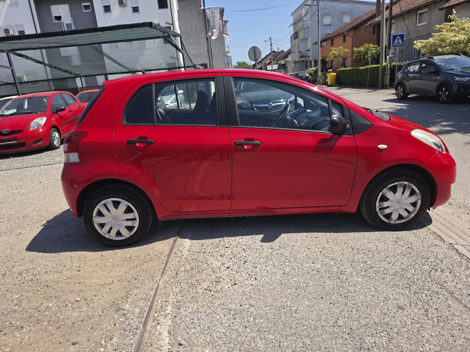 Toyota Yaris VVT-i // REG 1 GOD // TOP STANJE // 5 VRATA //, fotografija 10