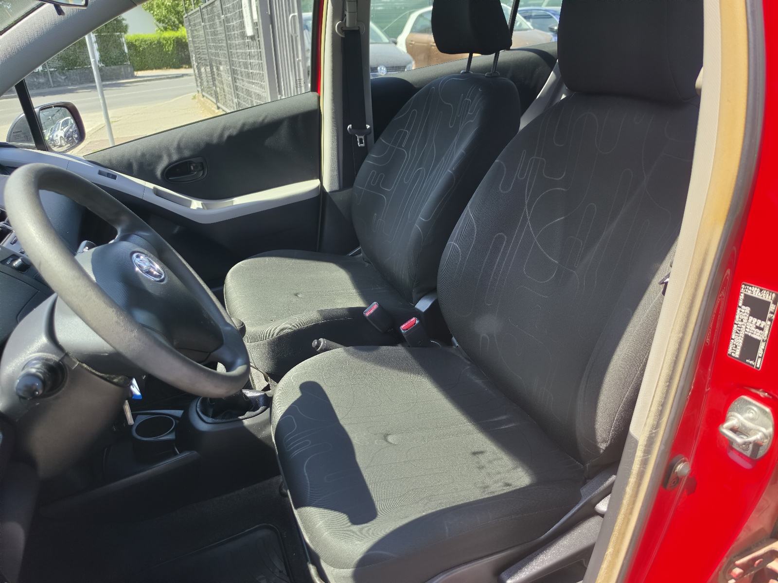 Toyota Yaris VVT-i // REG 1 GOD // TOP STANJE // 5 VRATA //, fotografija 13