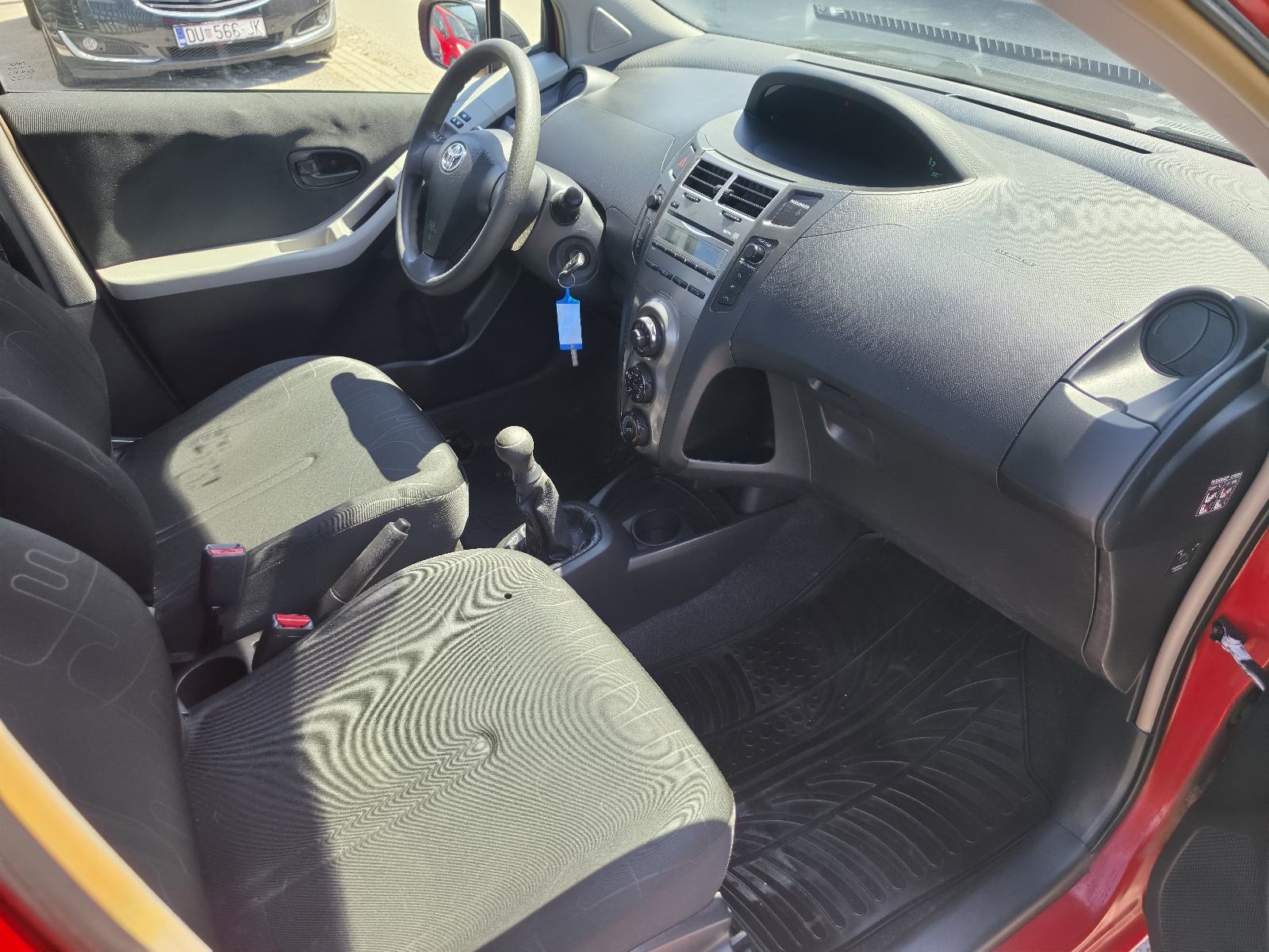 Toyota Yaris VVT-i // REG 1 GOD // TOP STANJE // 5 VRATA //, fotografija 19
