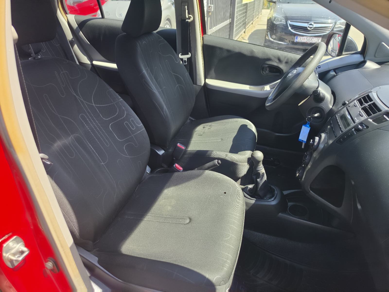 Toyota Yaris VVT-i // REG 1 GOD // TOP STANJE // 5 VRATA //, fotografija 20