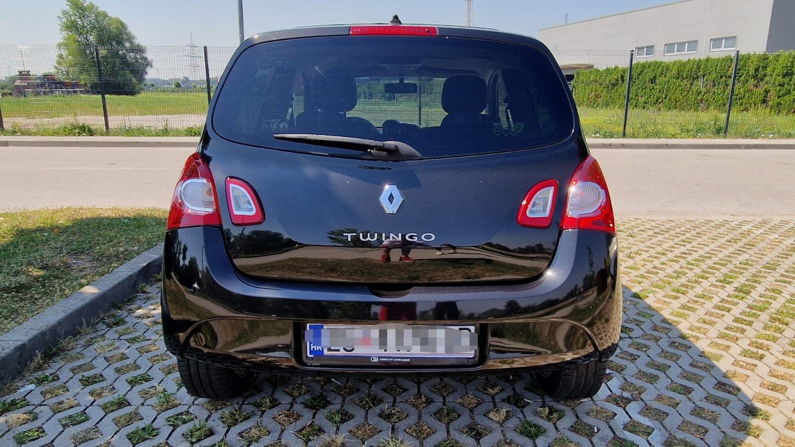 Twingo 1,2 16V pomicni krov,1 VLASNIK:LJETNA RASPRODAJA SAMO 3950 EURA, fotografija 9