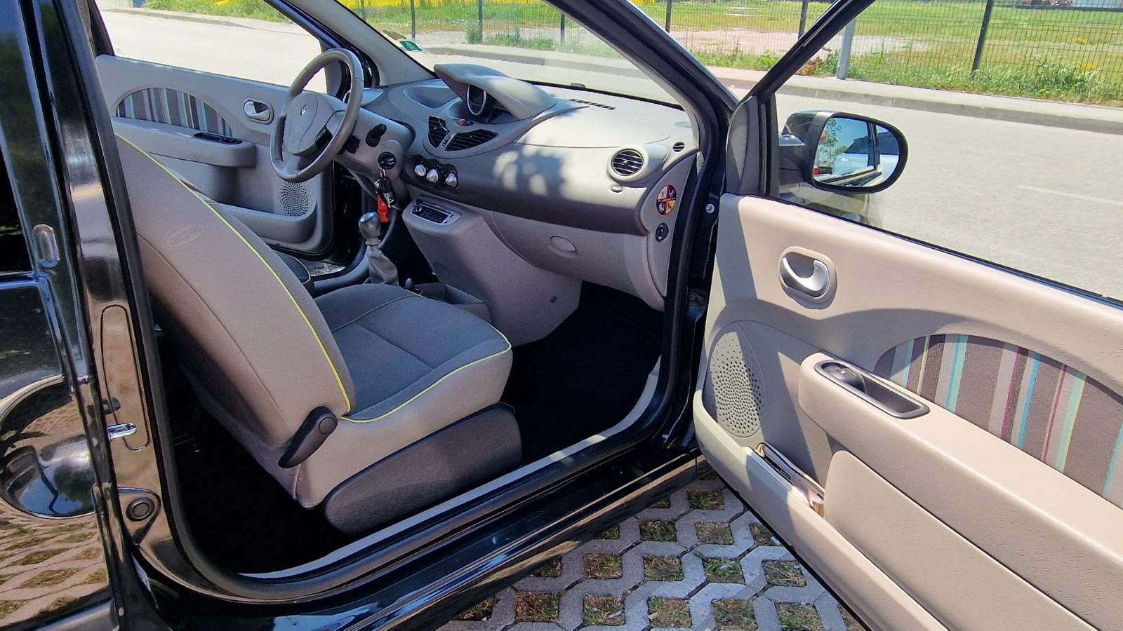 Twingo 1,2 16V pomicni krov,1 VLASNIK:LJETNA RASPRODAJA SAMO 3950 EURA, fotografija 10