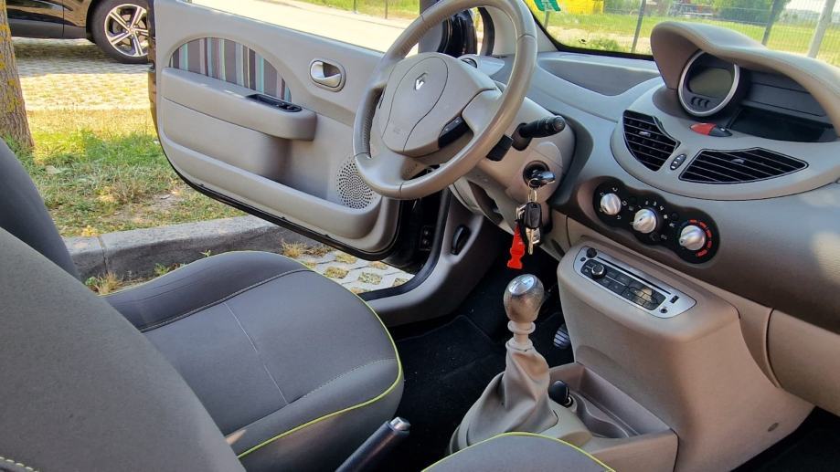 Twingo 1,2 16V - Klima, 2014 GODINA SA FULL OPREMOM SAMO 3.950 Eura, fotografija 14