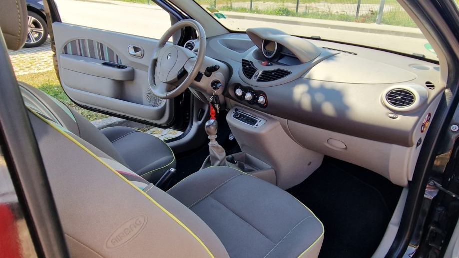Twingo 1,2 16V - Klima, 2014 GODINA SA FULL OPREMOM SAMO 3.950 Eura, fotografija 15