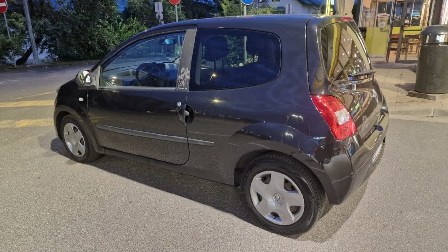 Twingo 1.2 16V Night & Day KLIMA SVE STO MI TREBA ZA LJETOVANJE, fotografija 3