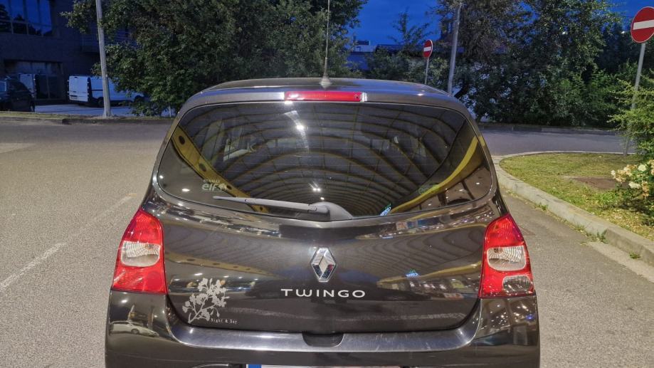 Twingo 1.2 16V Night & Day KLIMA SVE STO MI TREBA ZA LJETOVANJE, fotografija 4