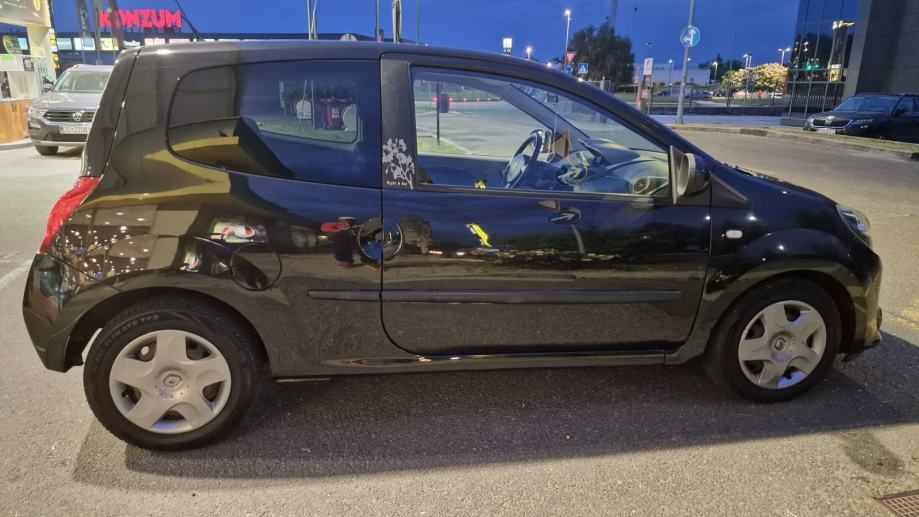 Twingo 1.2 16V Night & Day KLIMA SVE STO MI TREBA ZA LJETOVANJE, fotografija 2