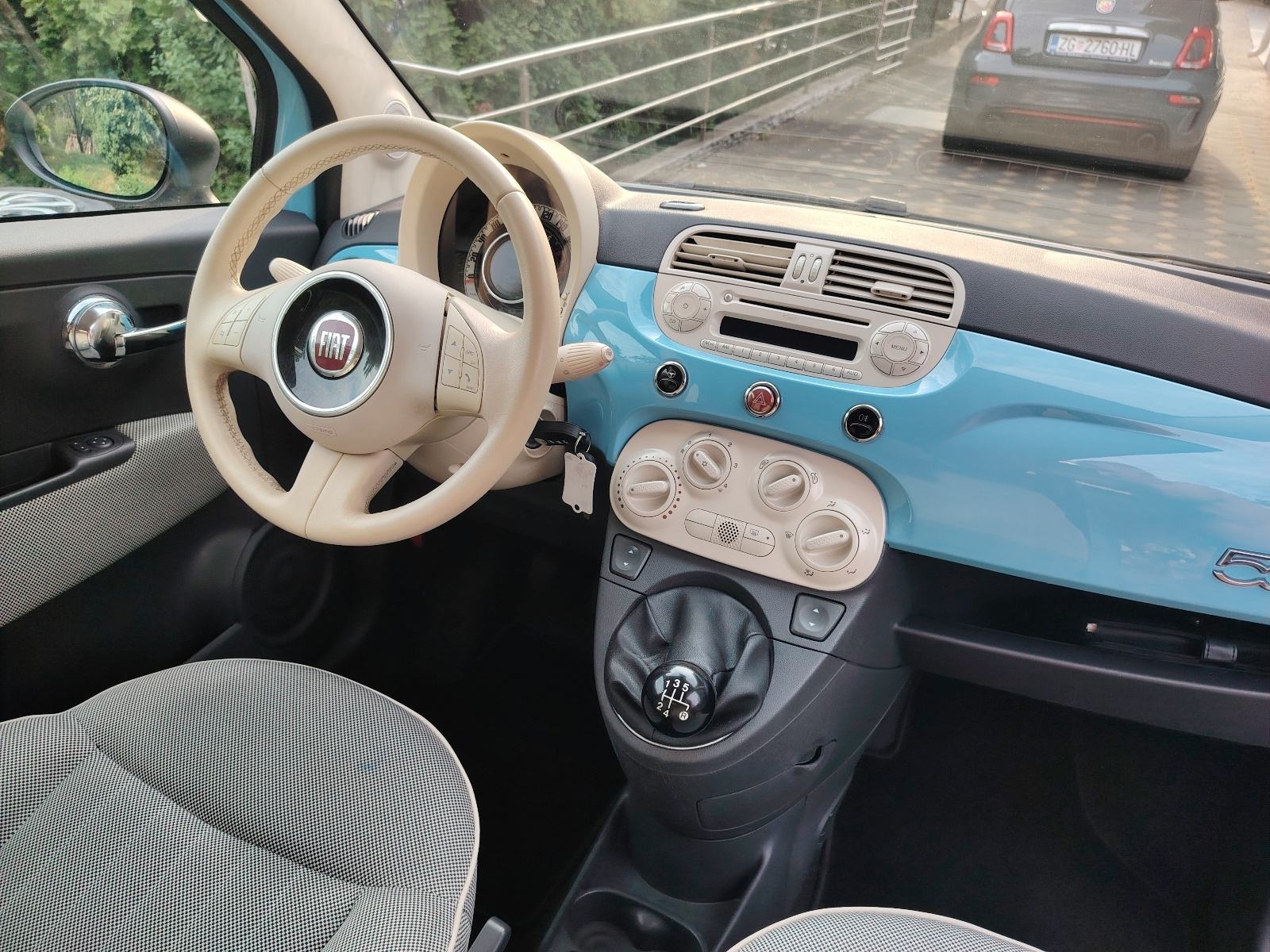 113700 km! Vintage Fiat 500 1,2 8V, model 2013., fotografija 9