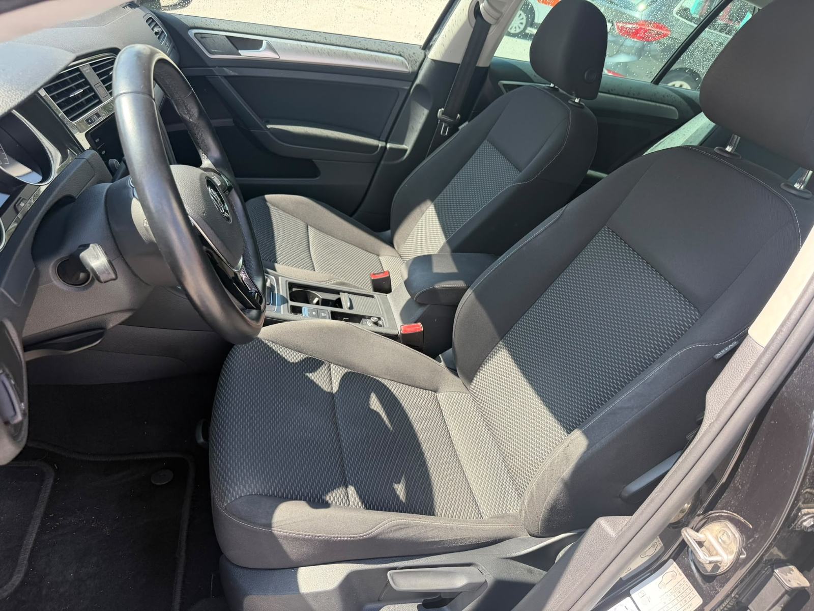 VOLKSWAGEN GOLF VII 1.6 TDI COMFORTLINE - BOGATA OPREMA - TOP STANJE, fotografija 6