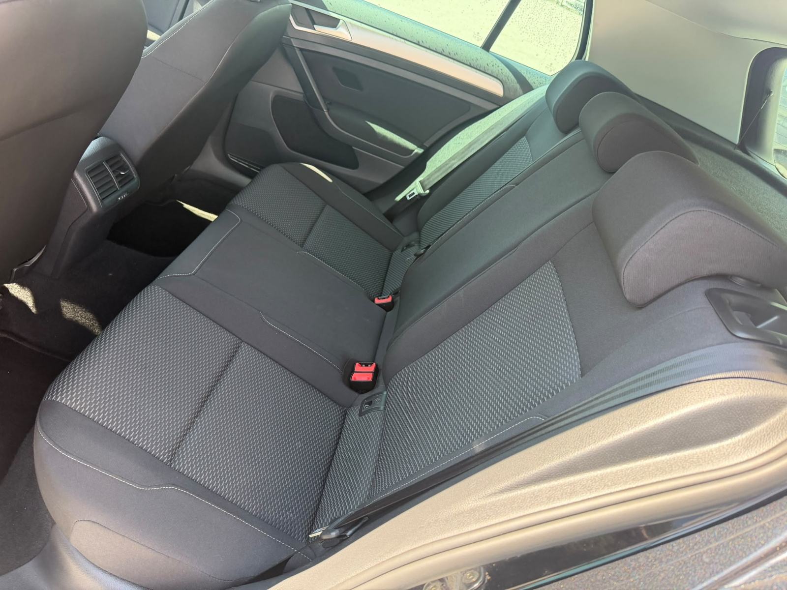 VOLKSWAGEN GOLF VII 1.6 TDI COMFORTLINE - BOGATA OPREMA - TOP STANJE, fotografija 7