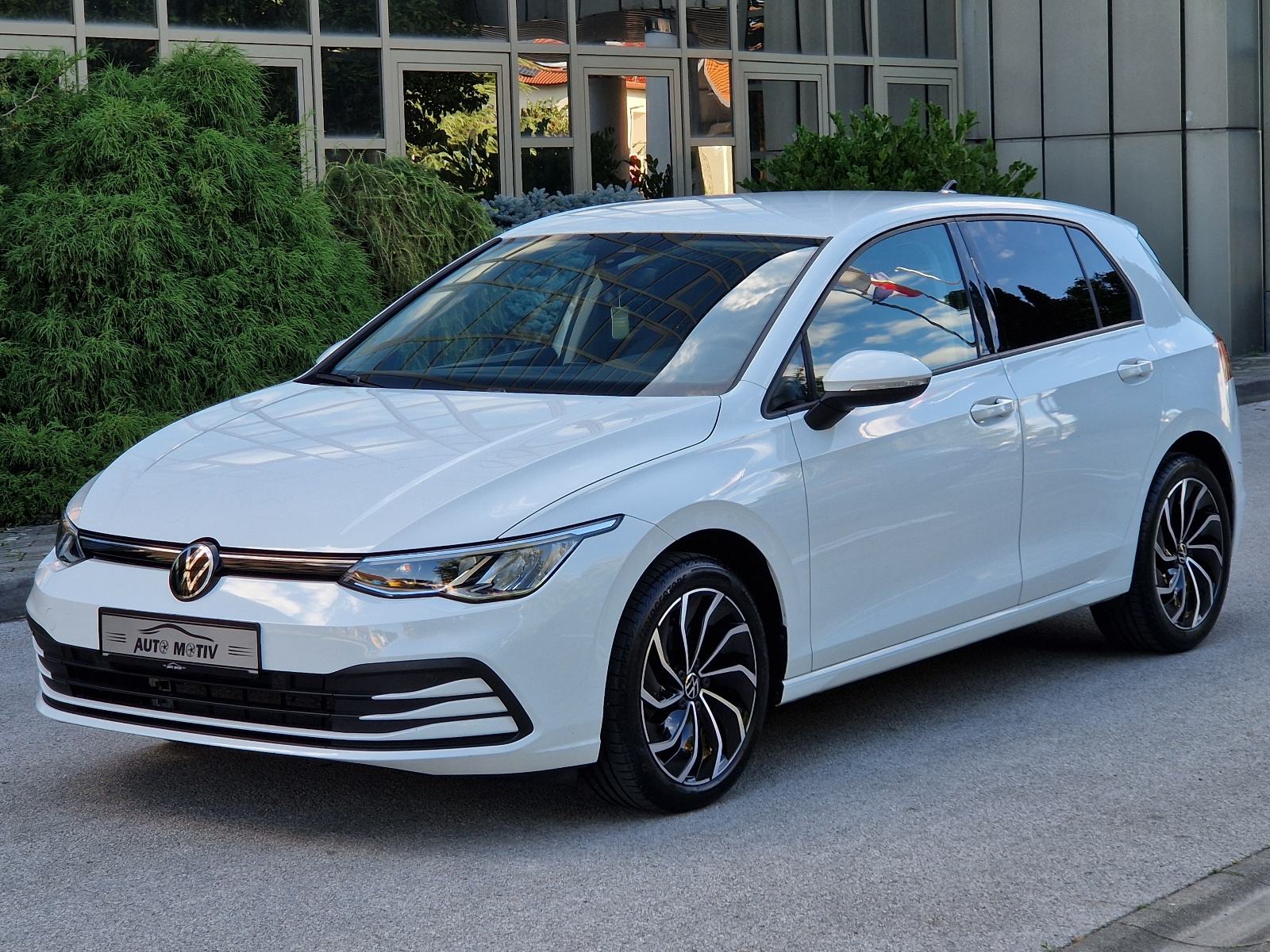 VOLKSWAGEN GOLF 8 2.0 TDI LIFE - *1.VLASNIK-BOGATA OPREMA-TOP STANJE*, fotografija 1