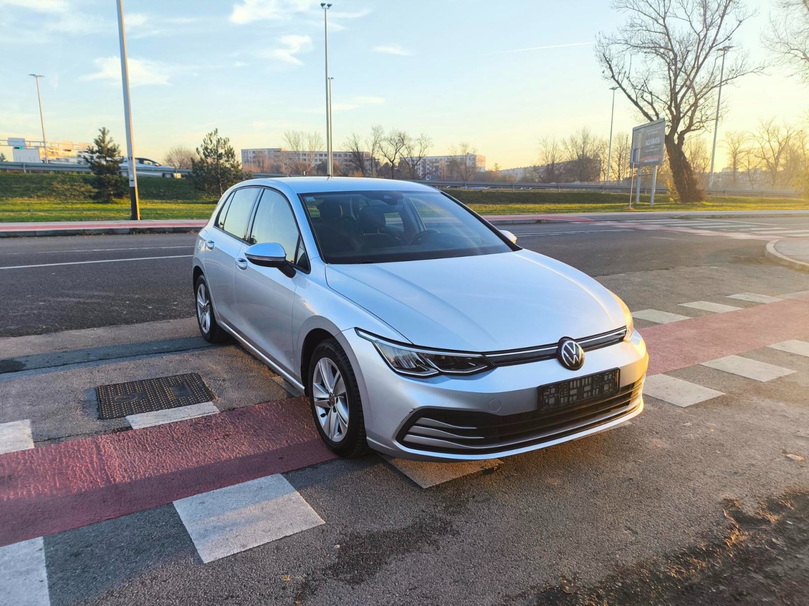 Volkswagen Golf 2,0 TDI Life *TVORNIČKO JAMSTVO 6 g.* *SERVISNA KNJIŽI, fotografija 1