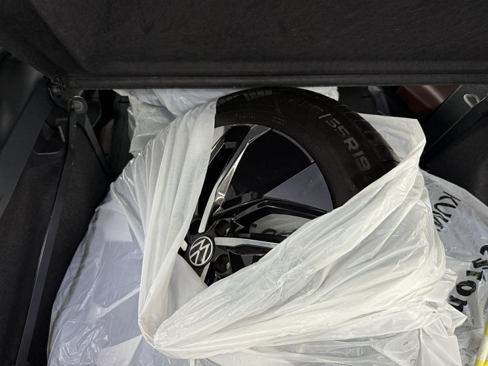 Volkswagen ID.4 PRO +4ALU.KOŽA.KAMERA.NAVI.ACC.LED.82 KW, fotografija 15
