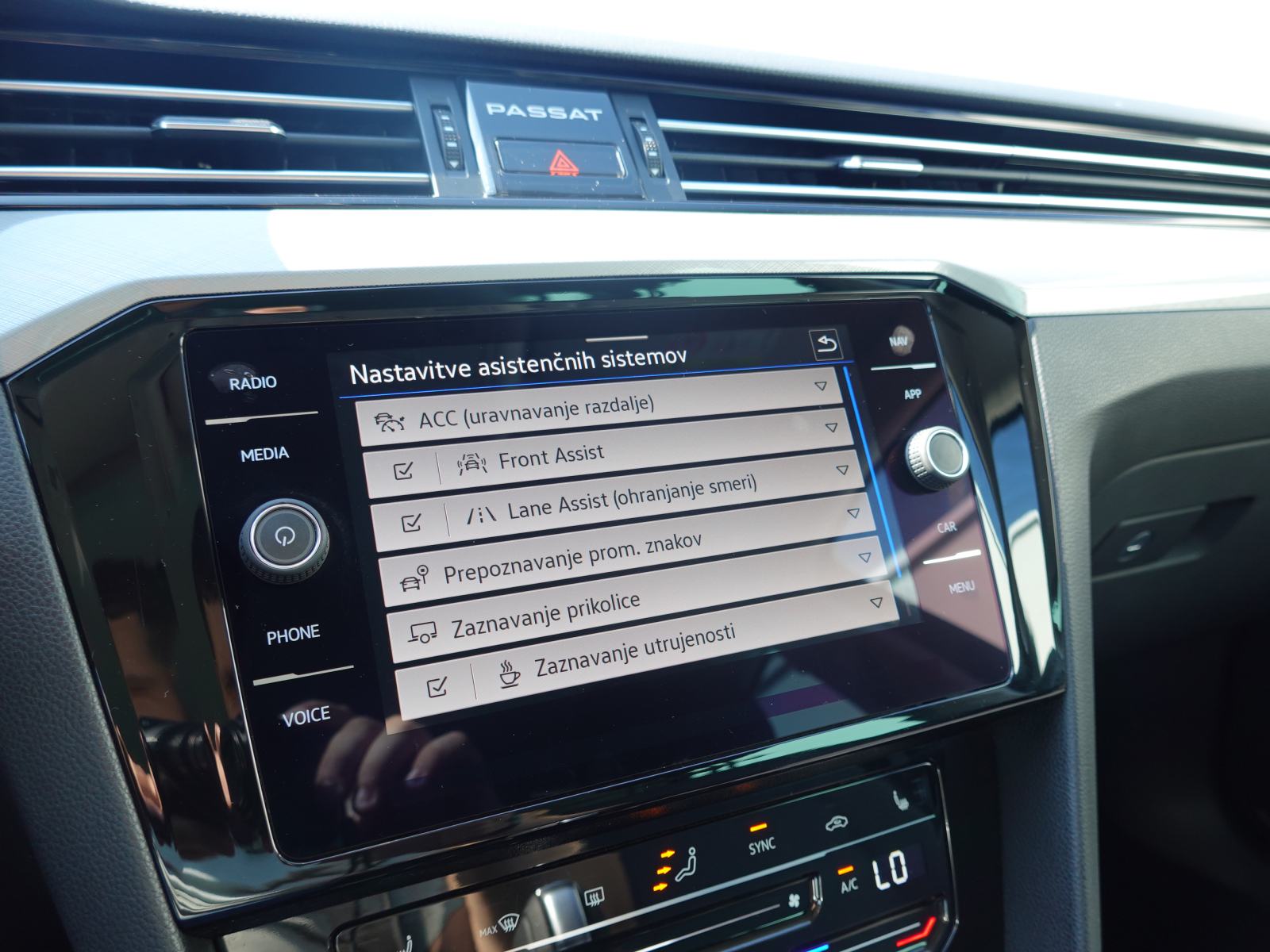 Volkswagen Passat Variant 2.0 TDI BMT SCR DSG+LED+NAVI+ACC+VL.KLJUKA, fotografija 17