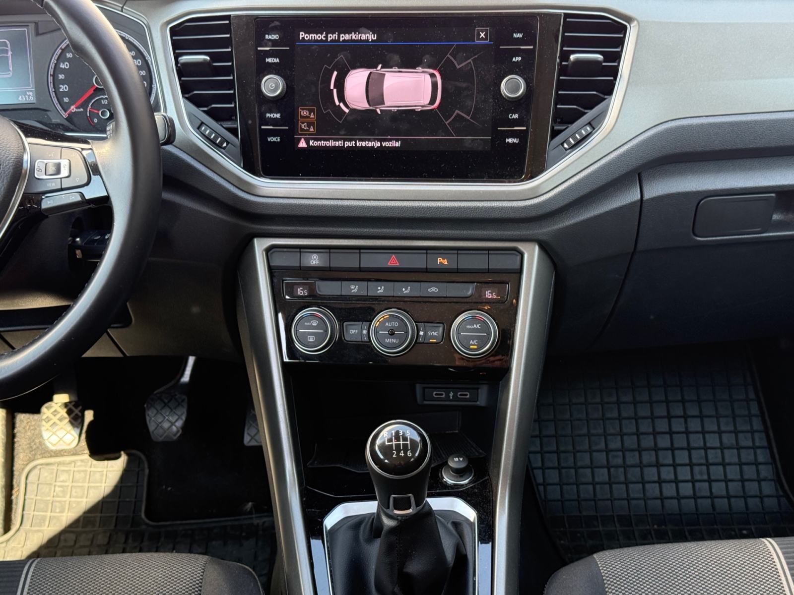 Volkswagen T-Roc 1,0 TSI BMT, fotografija 9