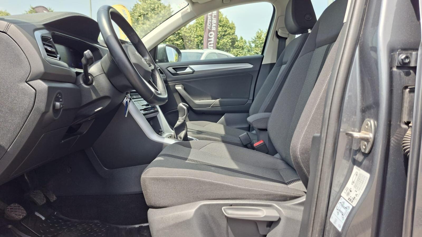 Volkswagen T-Roc 1.0 TSI LIFE, HR. porijeklo, Prvi Vlasnik, Jamstvo, fotografija 15