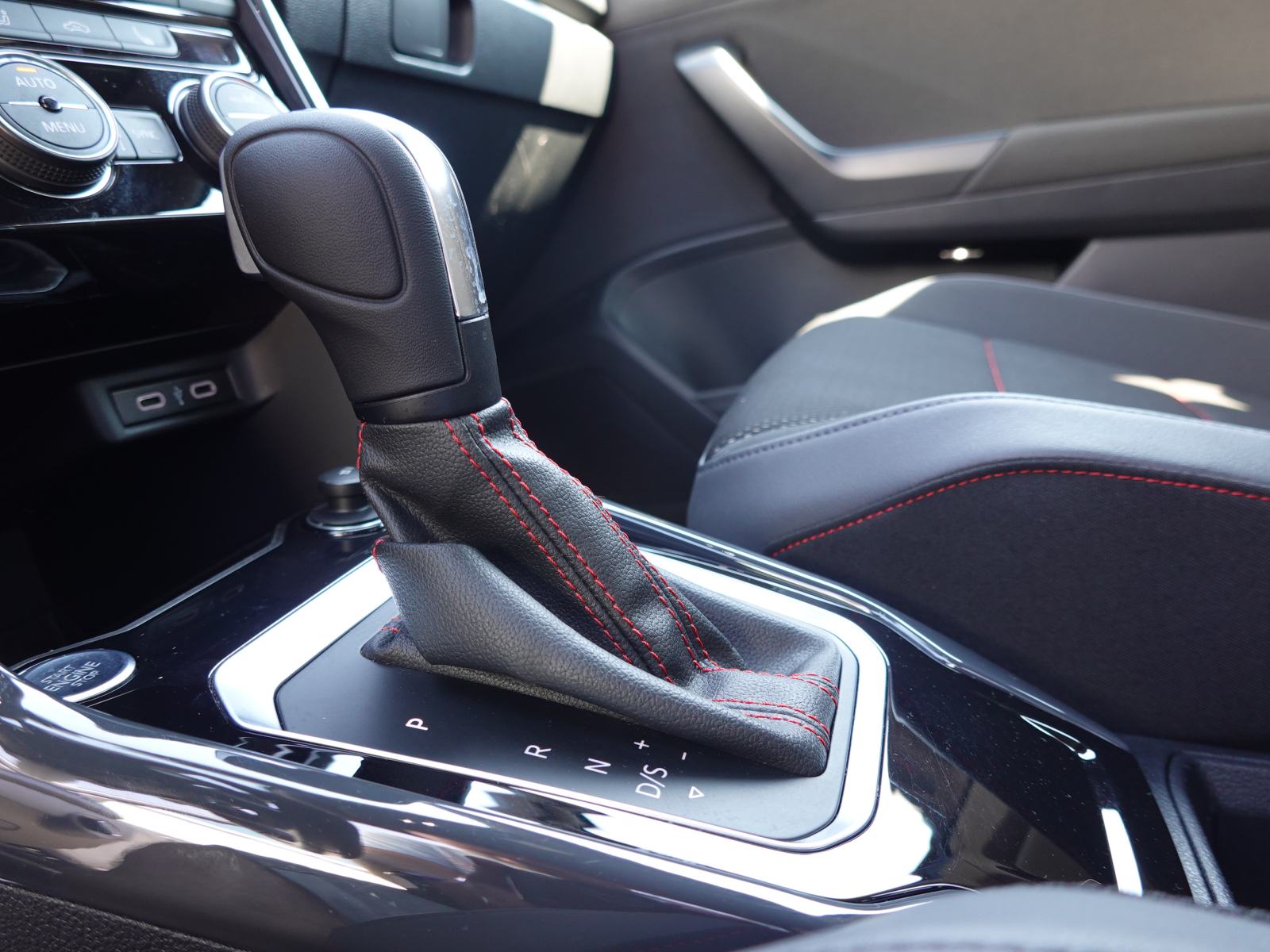 Volkswagen T-Roc 1.5 TSI BMT Sport DSG+F1+LED+ACC+KAMERA+EL.PRTLJ, fotografija 13
