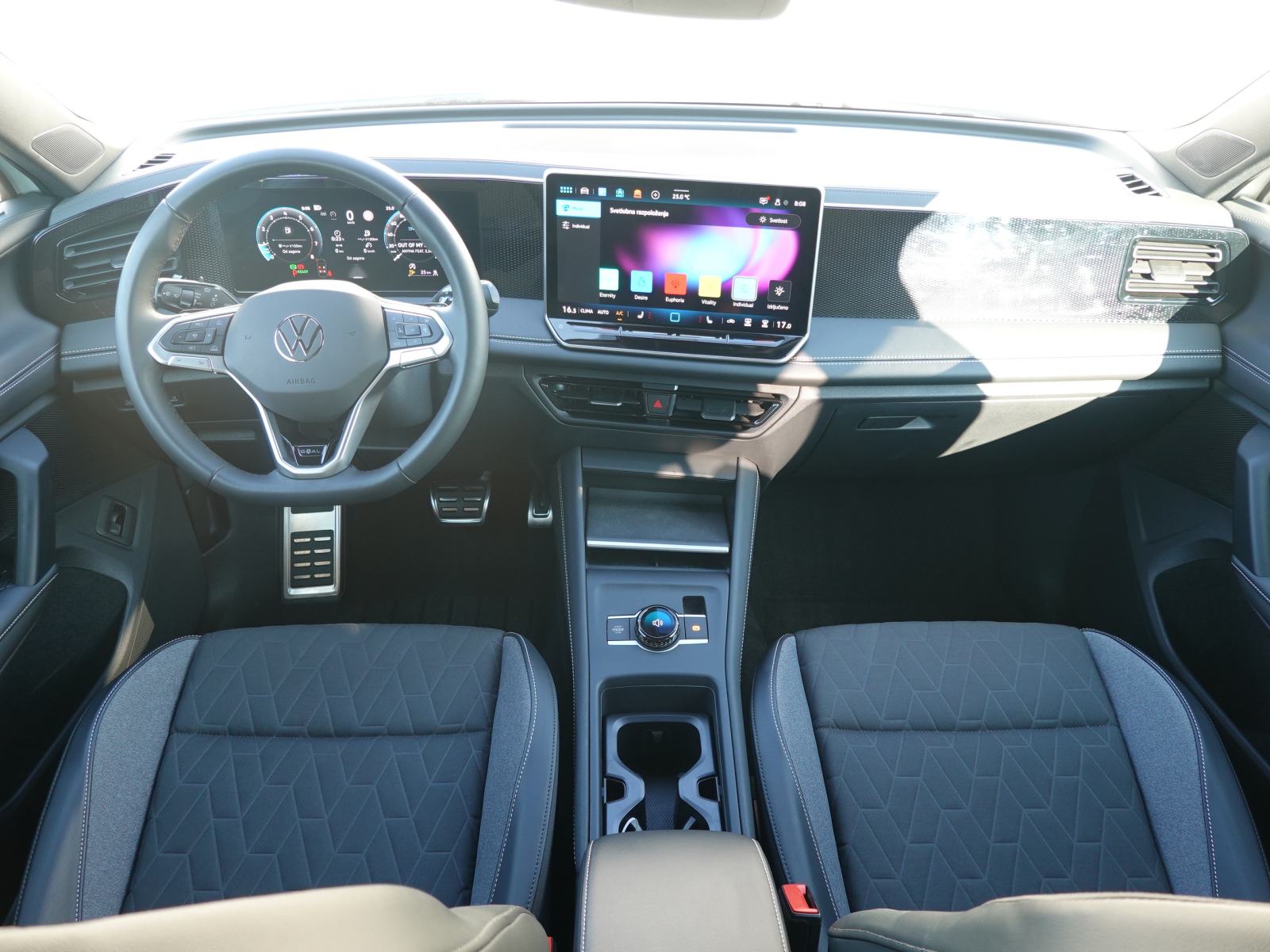 Volkswagen Tiguan 1.5 eTSI DSG+F1+HD MATRIX+ACC+360°KAMERA+KEYLESS, fotografija 11