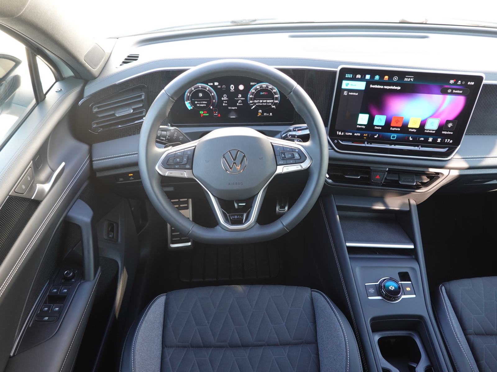 Volkswagen Tiguan 1.5 eTSI DSG+F1+HD MATRIX+ACC+360°KAMERA+KEYLESS, fotografija 12