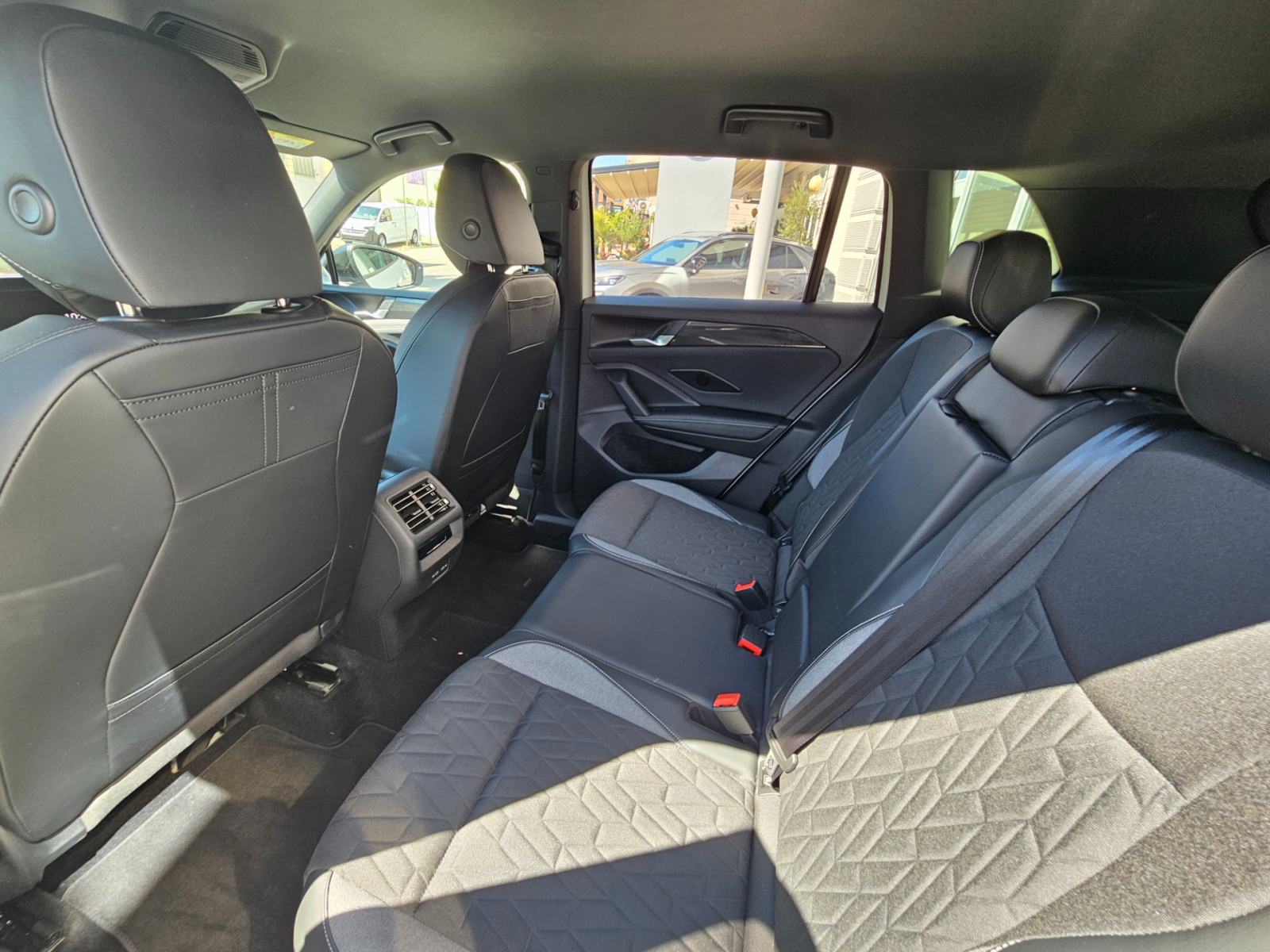 Volkswagen Tiguan 2.0 TDI BMT Life DSG, fotografija 8