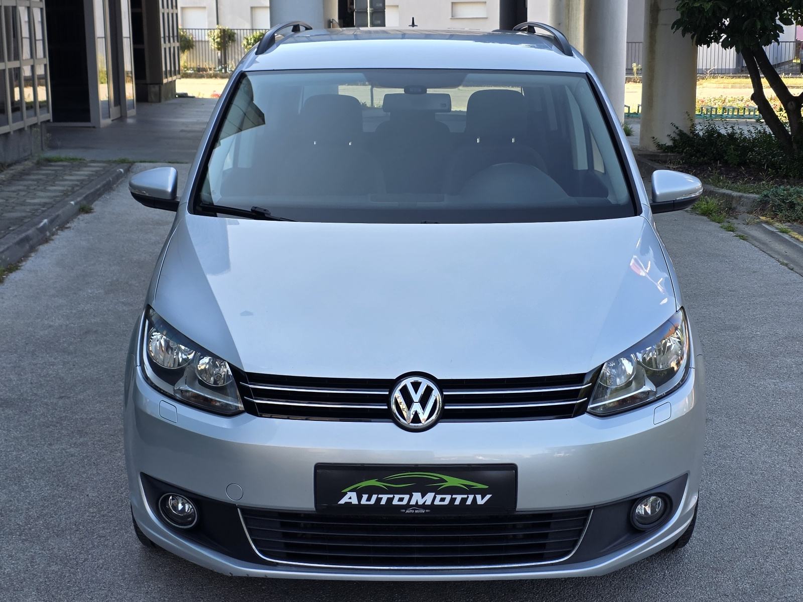 VOLKSWAGEN TOURAN 1.6 TDI COMFORTLINE - *7 SJEDALA - SERVISNA KNJIGA*, fotografija 2