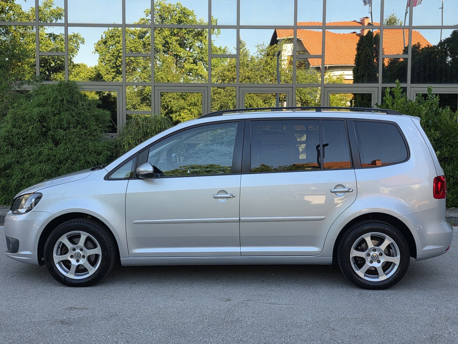 VOLKSWAGEN TOURAN 1.6 TDI COMFORTLINE - *7 SJEDALA - SERVISNA KNJIGA*, fotografija 5