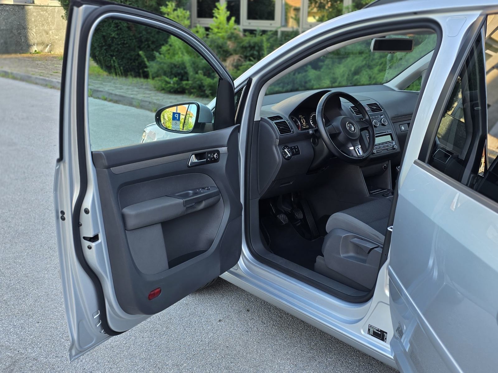 VOLKSWAGEN TOURAN 1.6 TDI COMFORTLINE - *7 SJEDALA - SERVISNA KNJIGA*, fotografija 13