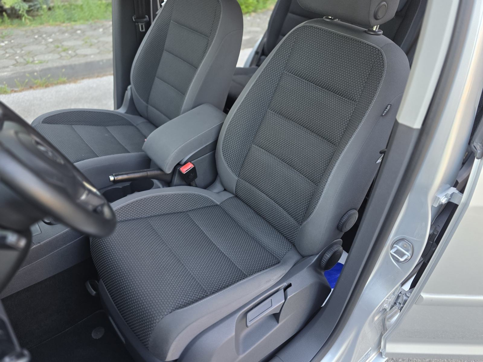 VOLKSWAGEN TOURAN 1.6 TDI COMFORTLINE - *7 SJEDALA - SERVISNA KNJIGA*, fotografija 15