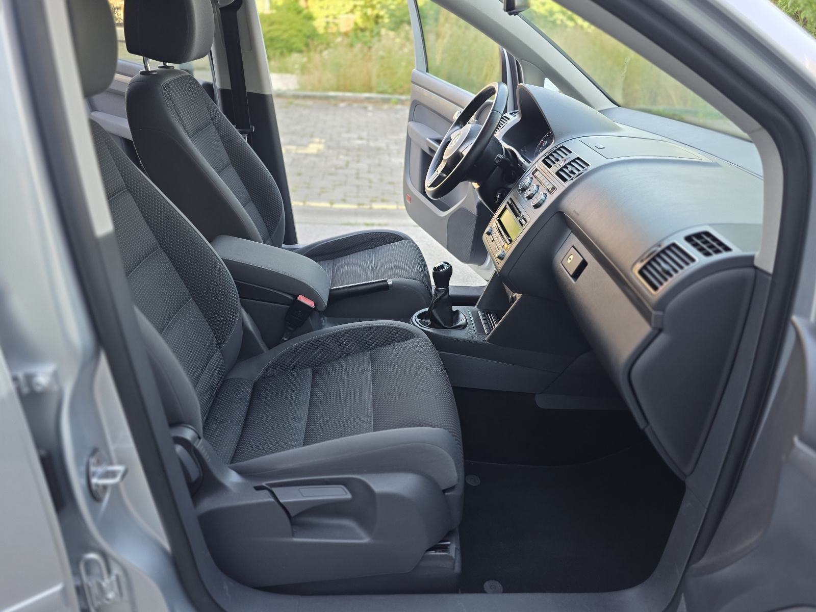 VOLKSWAGEN TOURAN 1.6 TDI COMFORTLINE - *7 SJEDALA - SERVISNA KNJIGA*, fotografija 17
