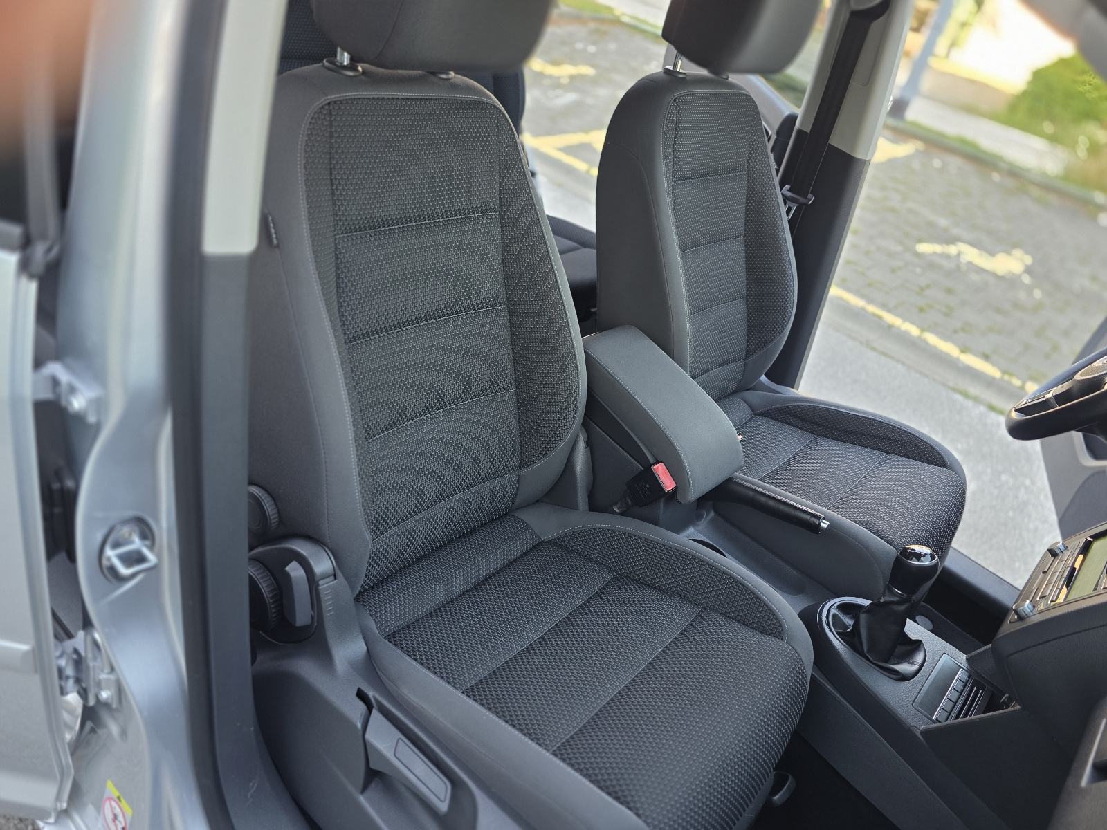 VOLKSWAGEN TOURAN 1.6 TDI COMFORTLINE - *7 SJEDALA - SERVISNA KNJIGA*, fotografija 18