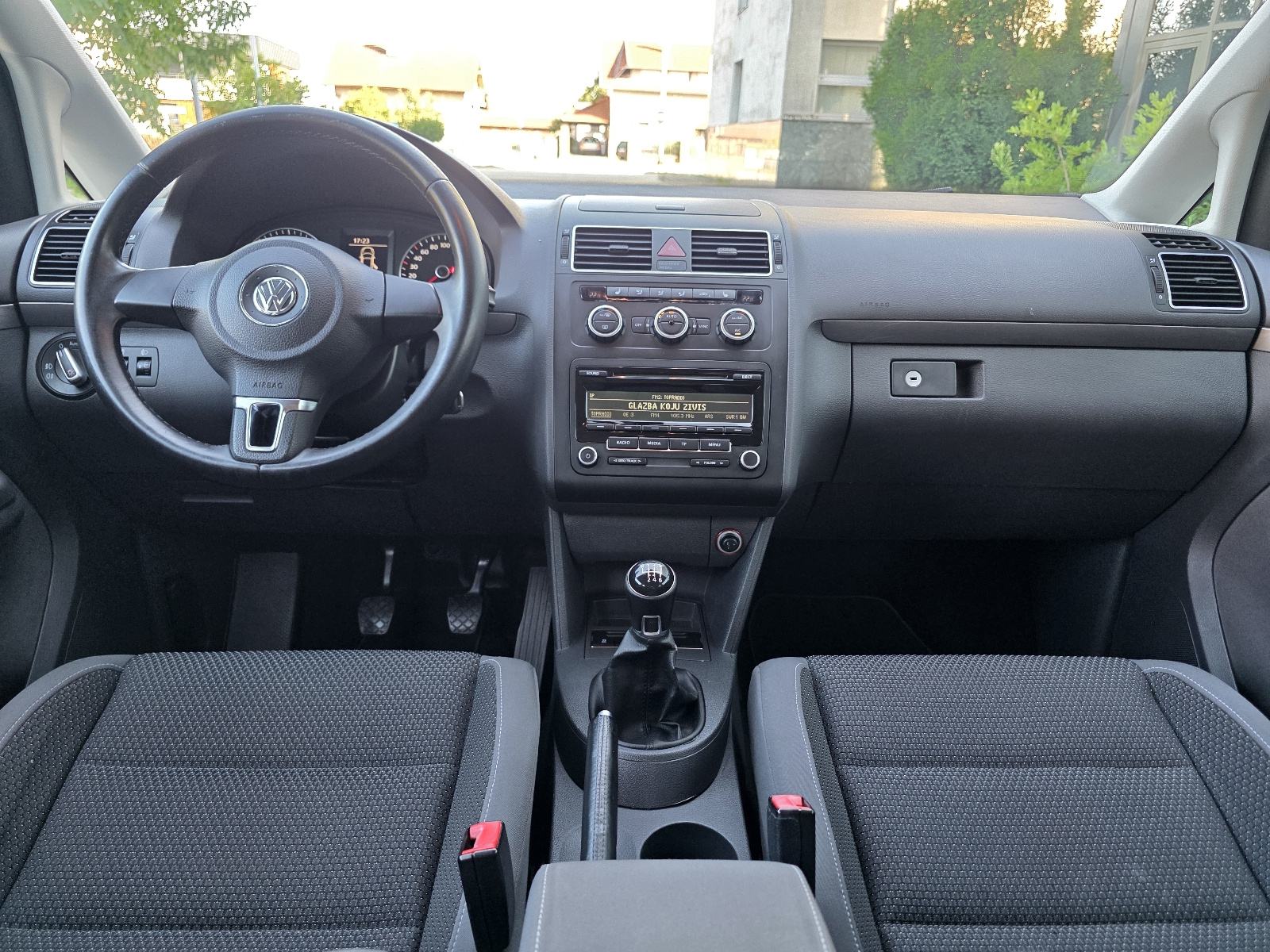 VOLKSWAGEN TOURAN 1.6 TDI COMFORTLINE - *7 SJEDALA - SERVISNA KNJIGA*, fotografija 19