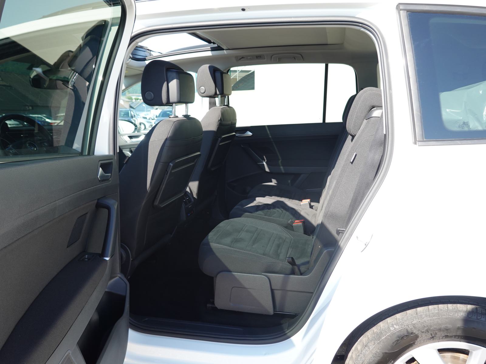Volkswagen Touran 2.0 TDI BMT DSG+PANO+VL.KLJUKA+ACC+NAVI+WEBASTO, fotografija 9