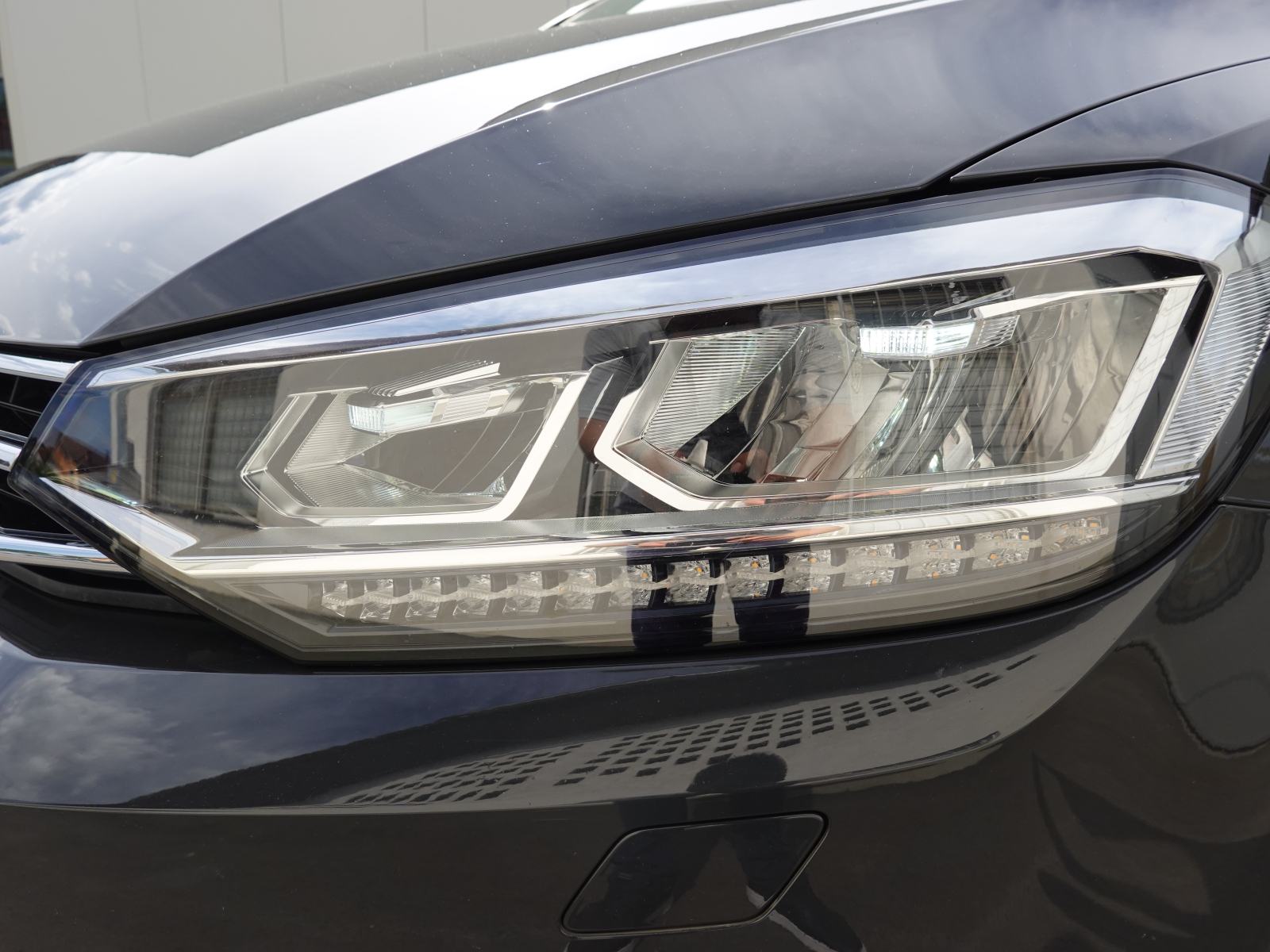 Volkswagen Touran 2.0 TDI Family + LED + OGR. SEDEŽI + ACC + NAVI, fotografija 3