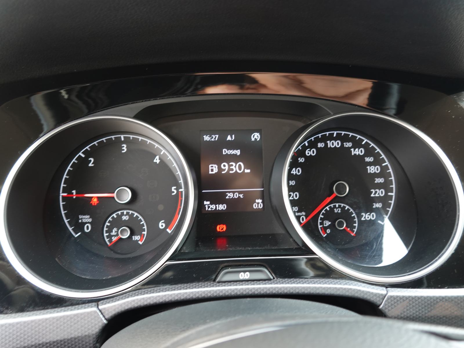 Volkswagen Touran 2.0 TDI Family + LED + OGR. SEDEŽI + ACC + NAVI, fotografija 4