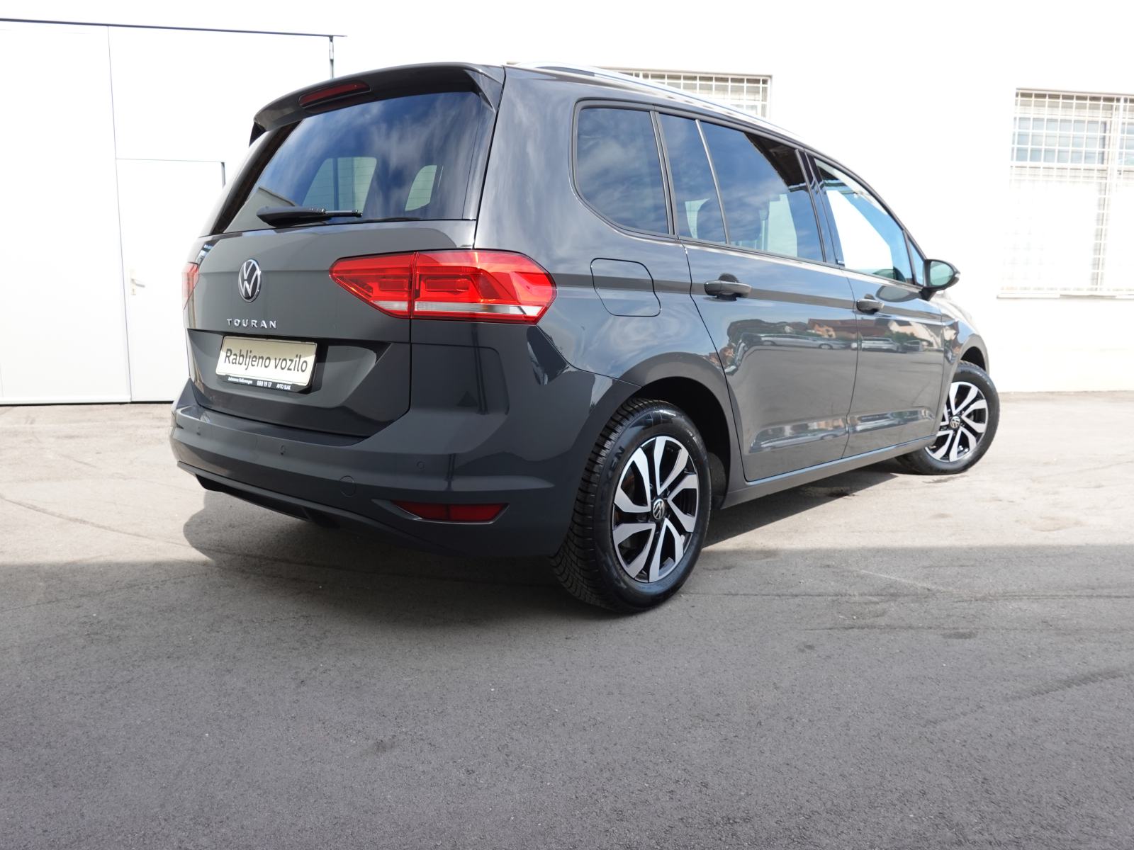 Volkswagen Touran 2.0 TDI Family + LED + OGR. SEDEŽI + ACC + NAVI, fotografija 6