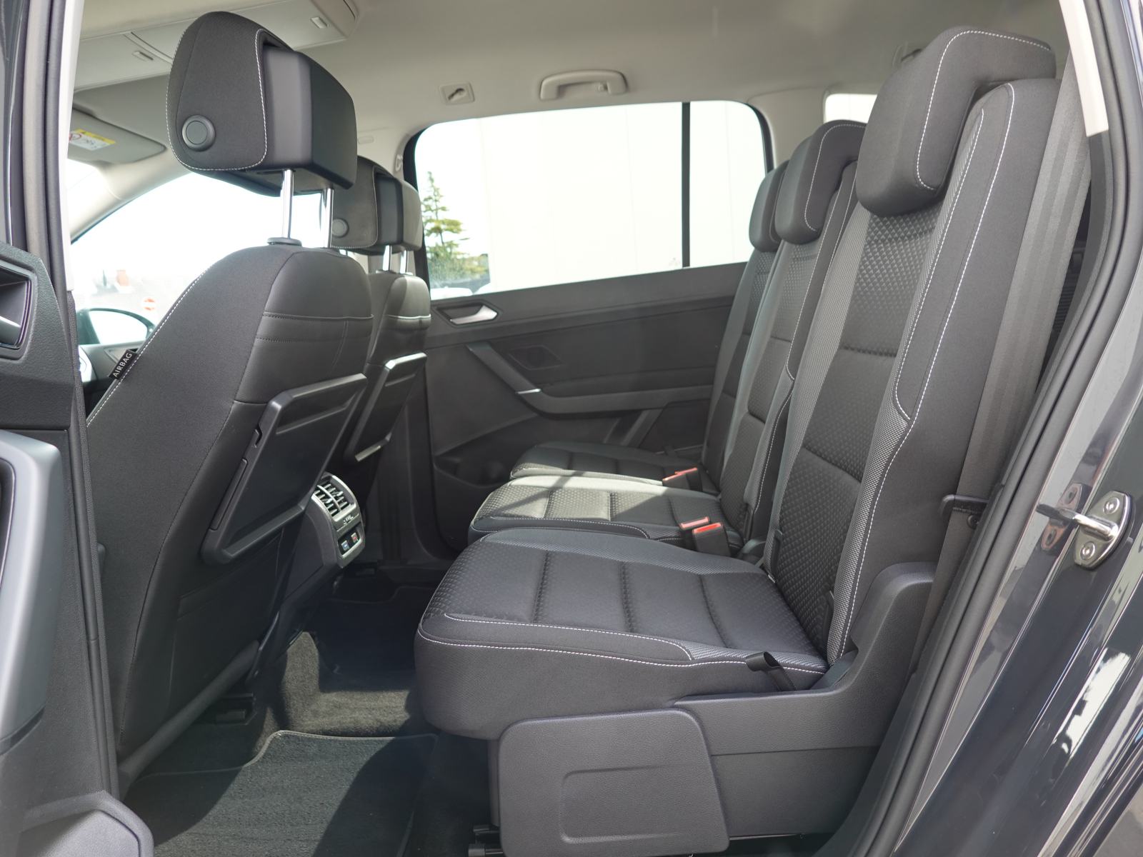 Volkswagen Touran 2.0 TDI Family + LED + OGR. SEDEŽI + ACC + NAVI, fotografija 13
