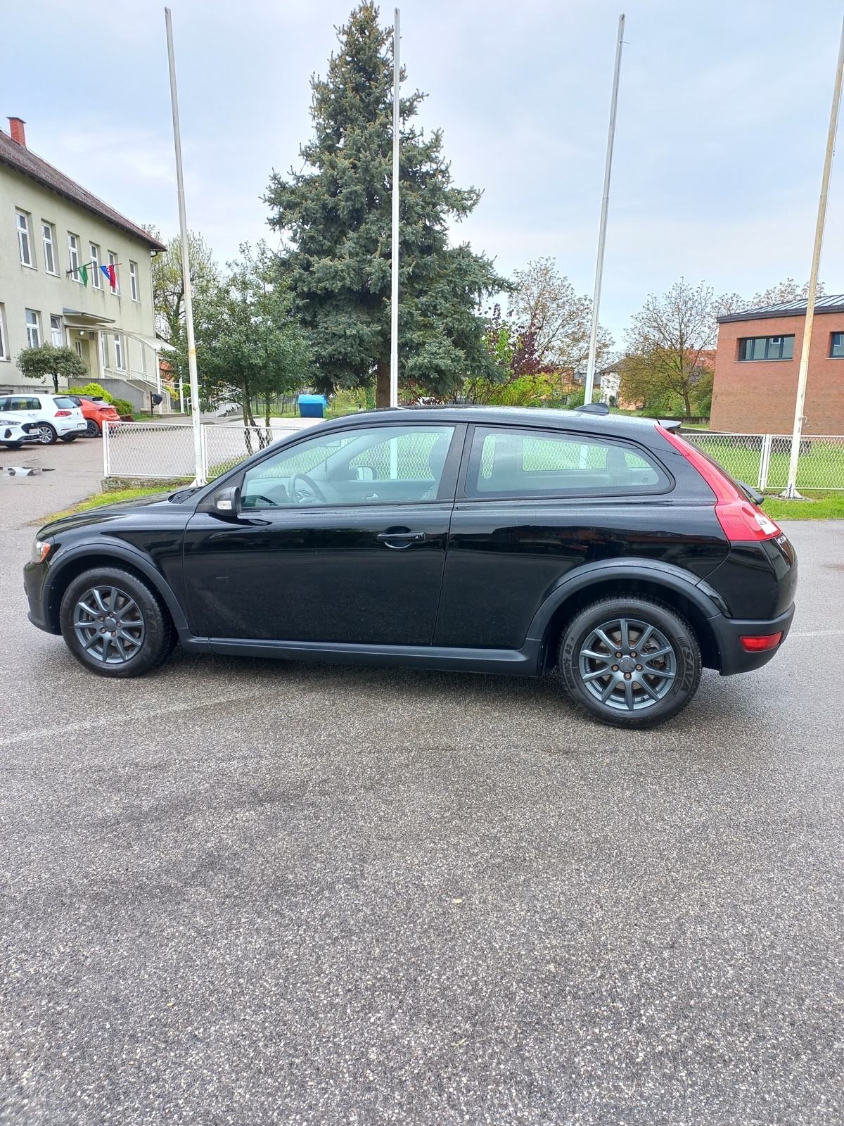Volvo C30 1,6 D AUTO KAO NOV, fotografija 7