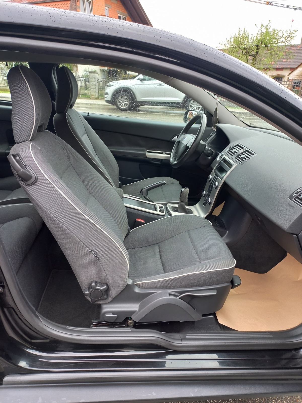 Volvo C30 1,6 D AUTO KAO NOV, fotografija 12