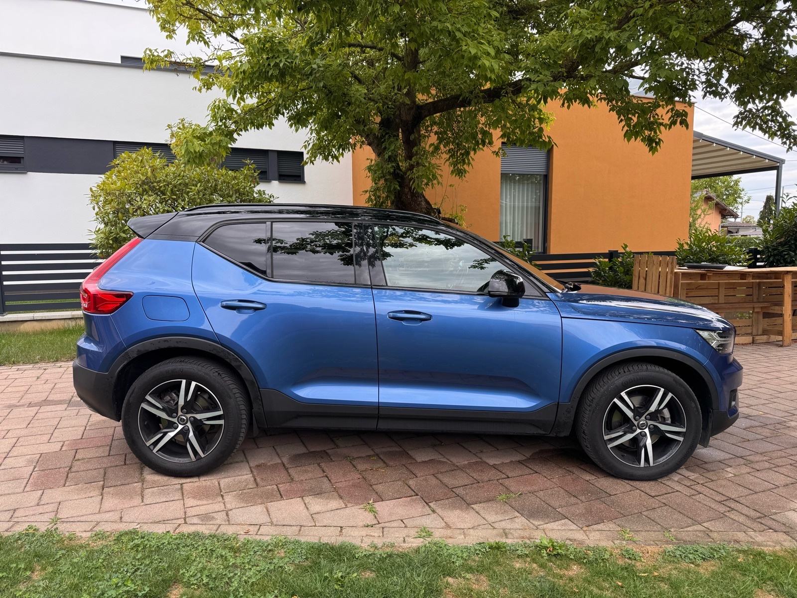 Volvo R DESIGN XC40 AWD D4 ACC/PILOT ASSIST, fotografija 3