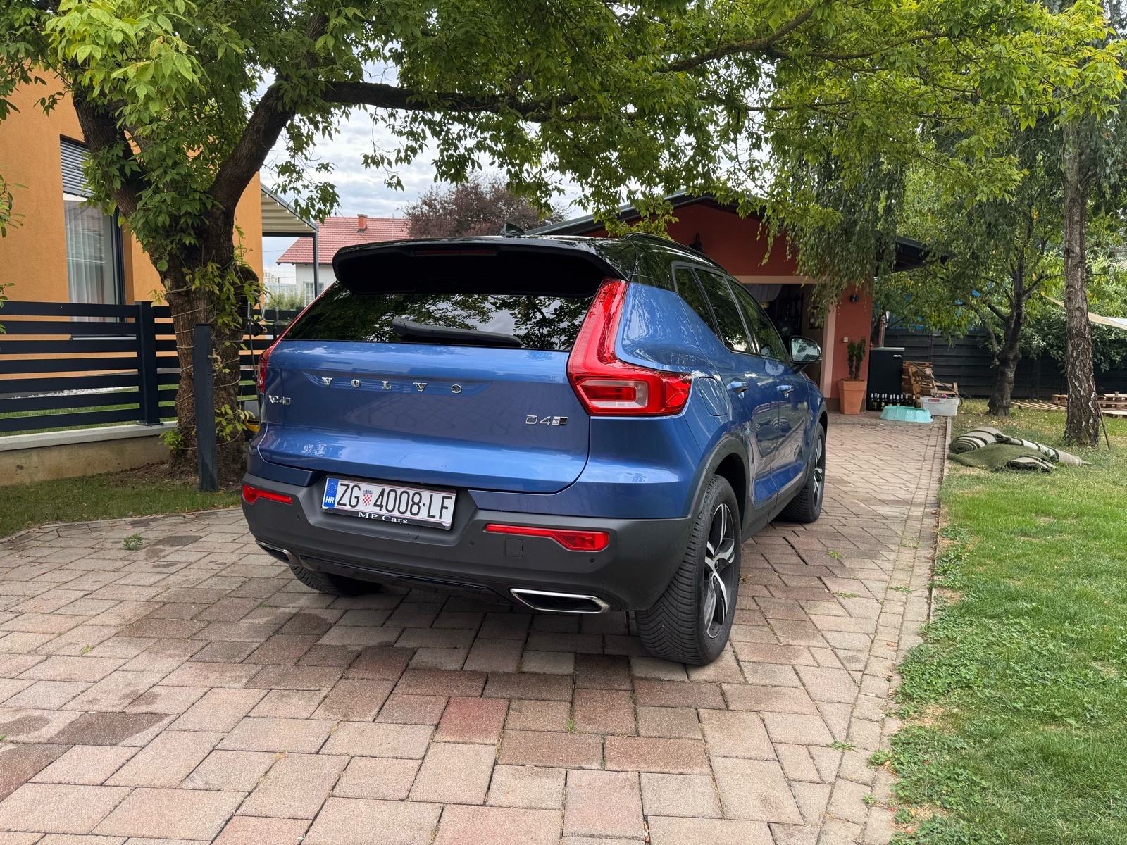 Volvo R DESIGN XC40 AWD D4 ACC/PILOT ASSIST, fotografija 5
