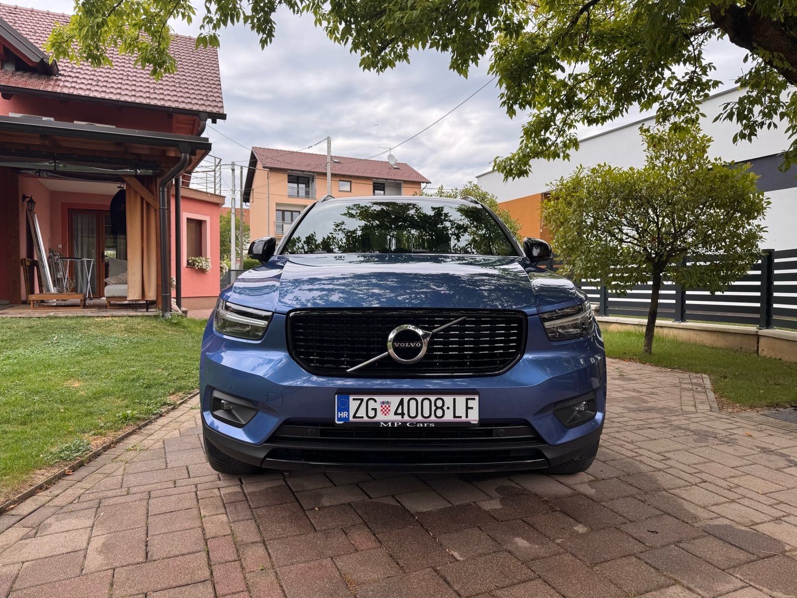Volvo R DESIGN XC40 AWD D4 ACC/PILOT ASSIST, fotografija 2