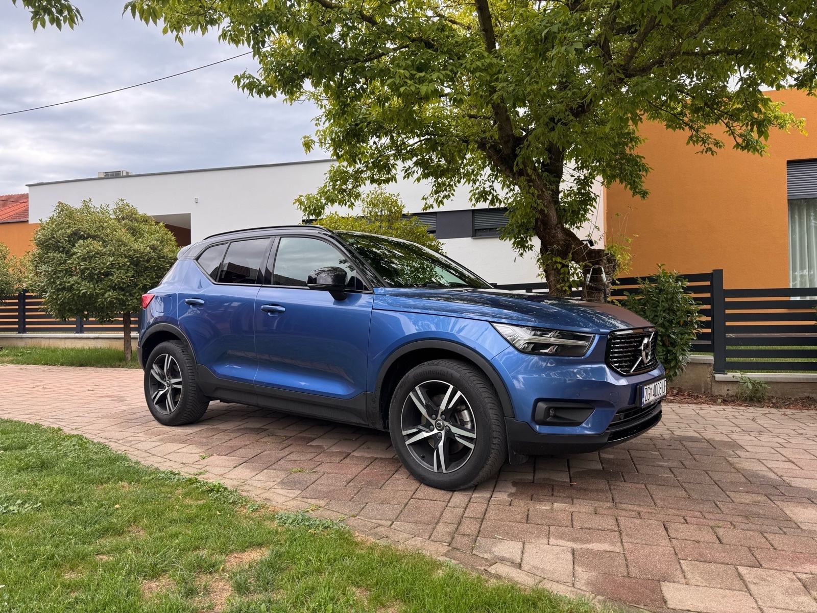 Volvo R DESIGN XC40 AWD D4 ACC/PILOT ASSIST, fotografija 4