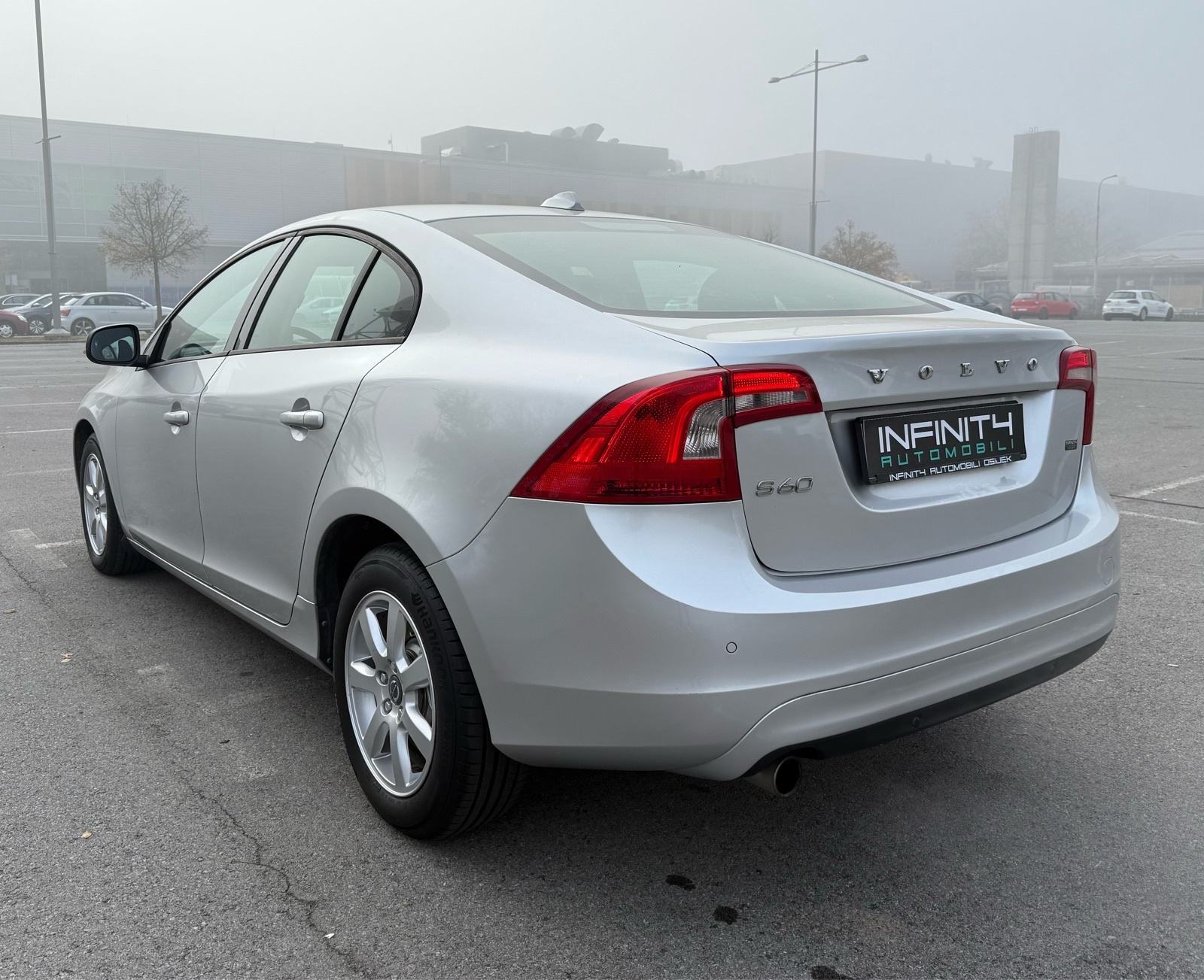 Volvo S60 1.6D NAVI, AUT.DVOZ.KLIMA, ALU, VELIKI SERVIS, REG: 04/2027, fotografija 6
